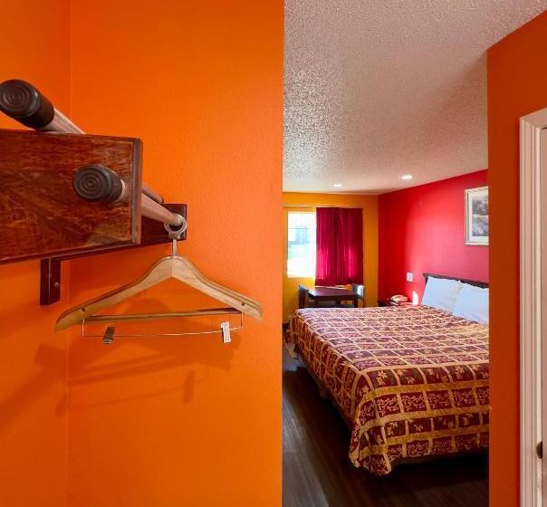 فندق على الطريق Razorback Inn