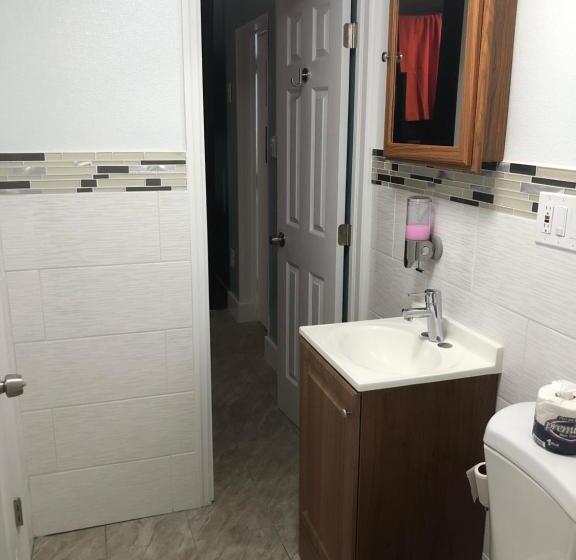 Seashell Motel And International Hostel