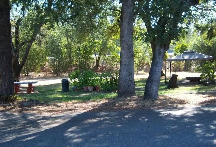 Shasta Dam Motel
