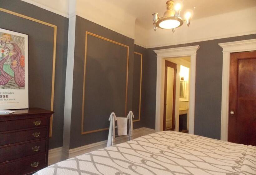 Bed and Breakfast Serenity At Home Guest House