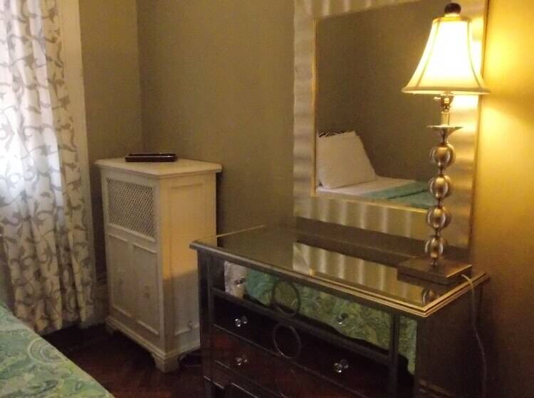 Bed and Breakfast Serenity At Home Guest House