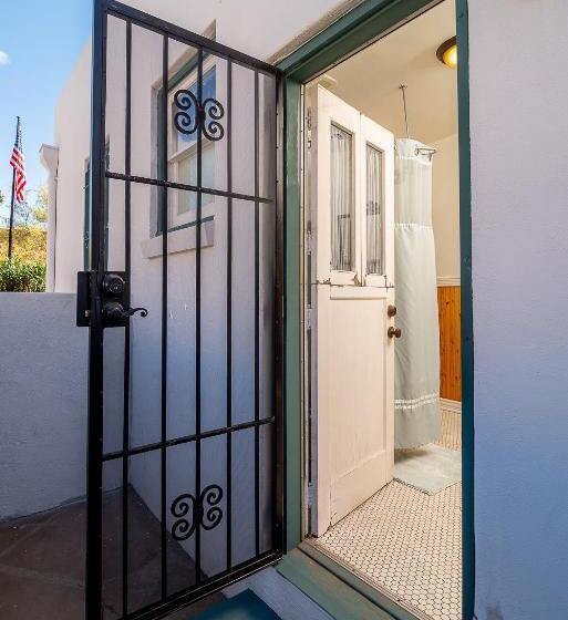 مبيت وإفطار The Blenman Inn