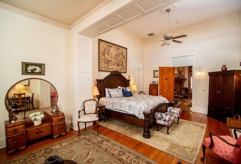 مبيت وإفطار The Blenman Inn