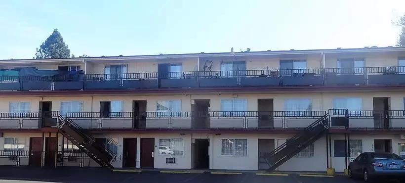 Golden Knight Motel