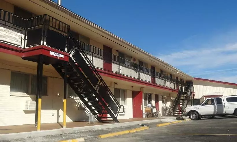Golden Knight Motel