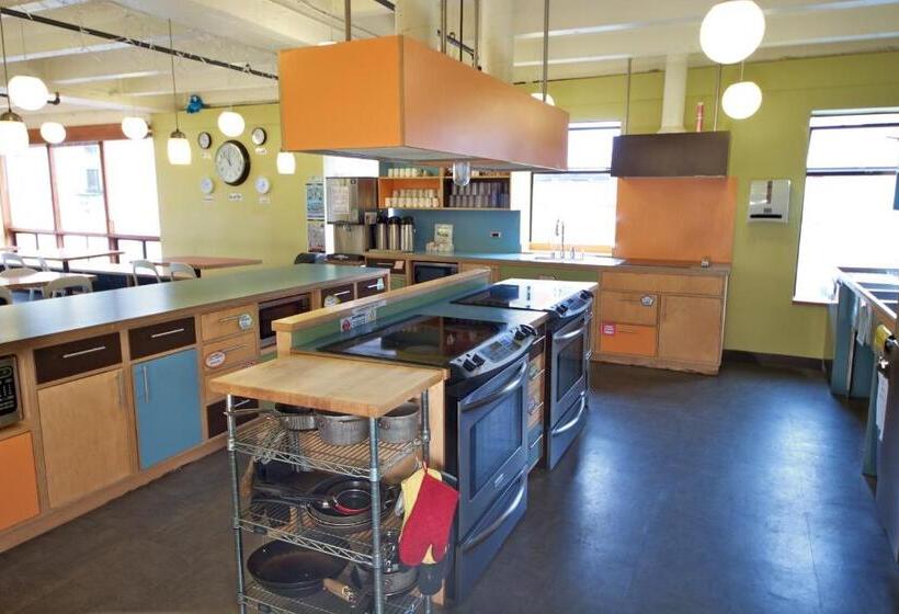 American Hotel Hostel