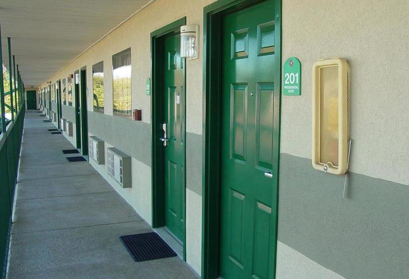 モーテル Garden Inn & Suites