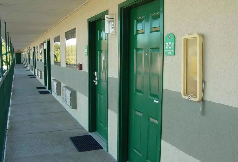 モーテル Garden Inn & Suites