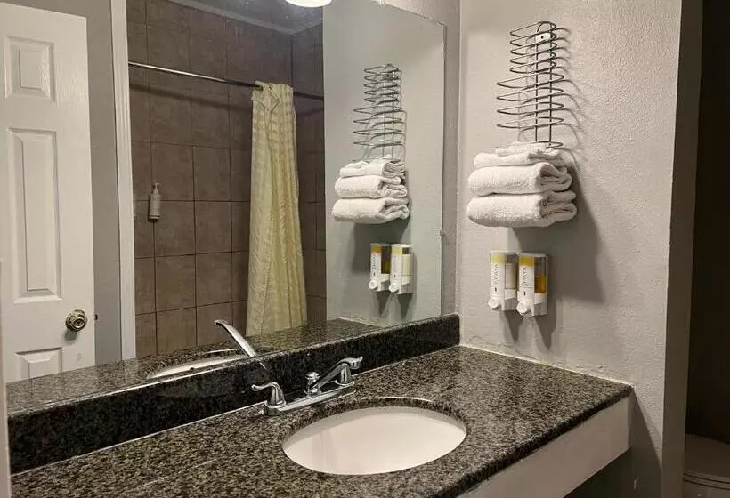 モーテル Hometown Inn North Hills