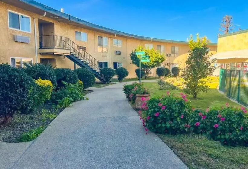 モーテル Hometown Inn North Hills