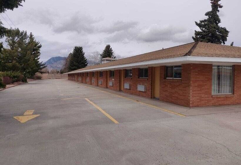 فندق على الطريق Skyline Motor Inn