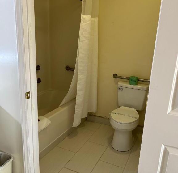 모텔 Surry Inn   Dobson