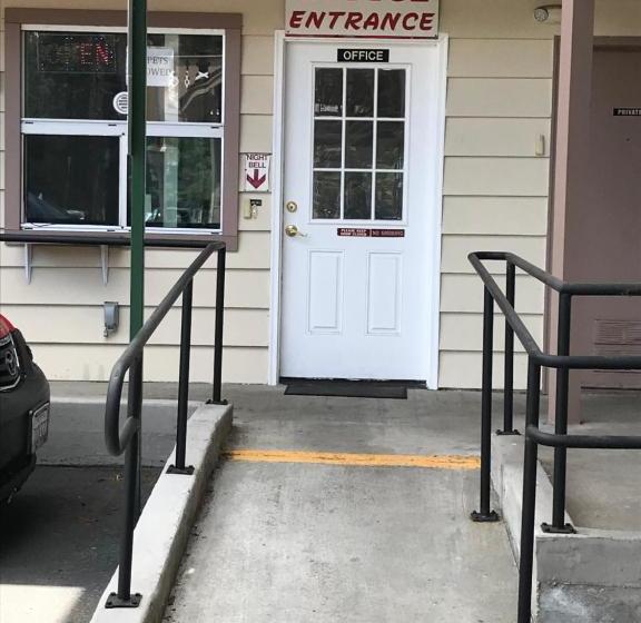 فندق على الطريق Thunderchief Inn