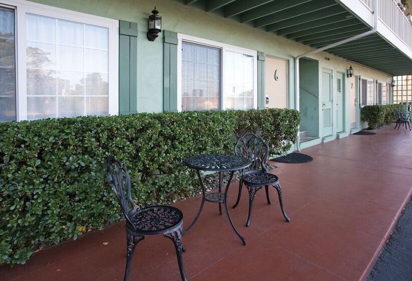 מוטל Villa Franca Inn