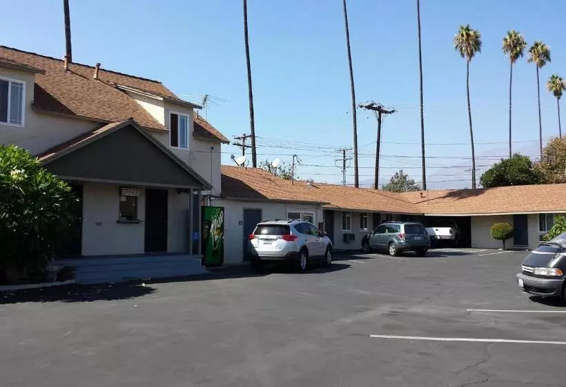 New Kansan Motel
