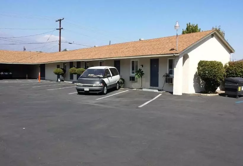 New Kansan Motel