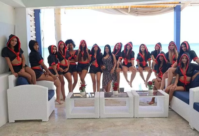 هتل The Greek Resort