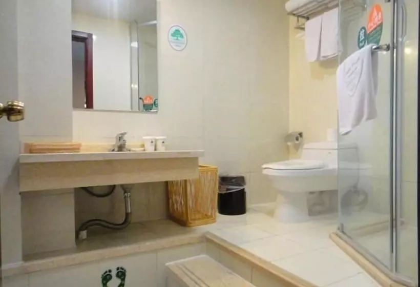 Hotelli Greentree Inn Taicang Baolong Square