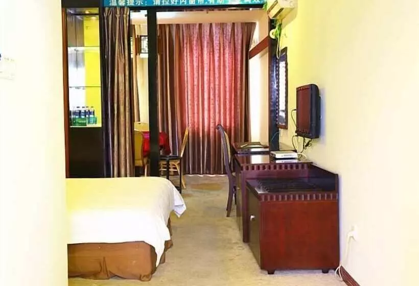 Hotelli Greentree Inn Taicang Baolong Square