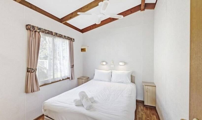 Отель Narrawong Island Holiday Park