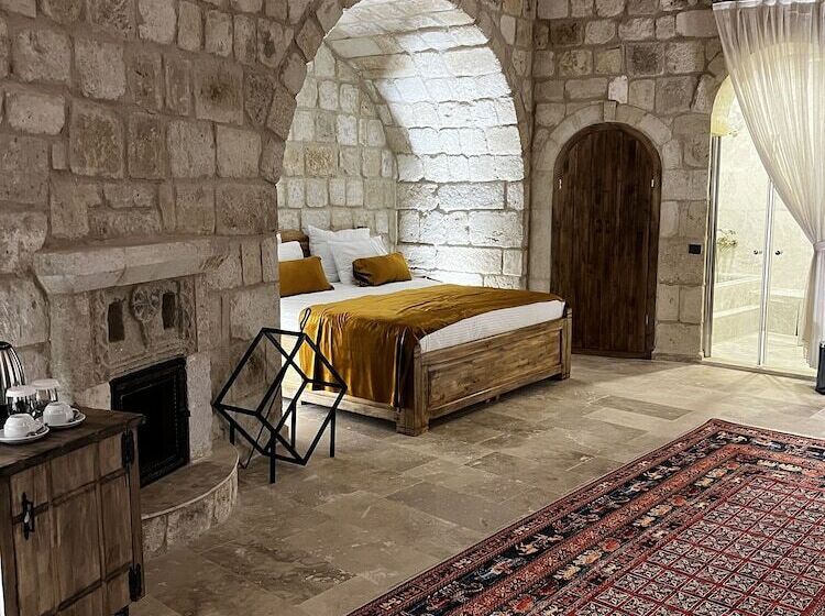 هتل Chakra Special Caves