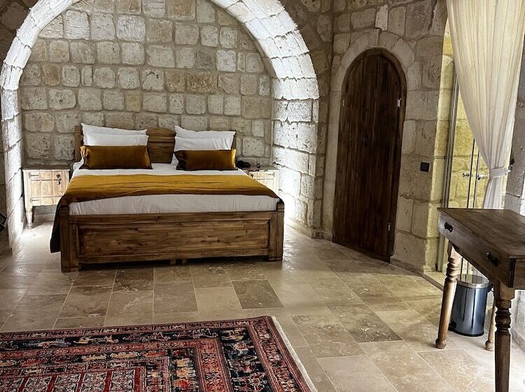 هتل Chakra Special Caves