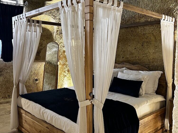 هتل Chakra Special Caves