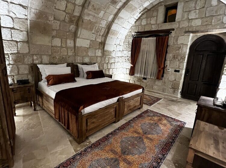 هتل Chakra Special Caves