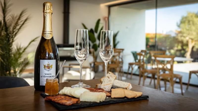 Отель Quinta Da Amendoeira - Evora - The Farmhouse