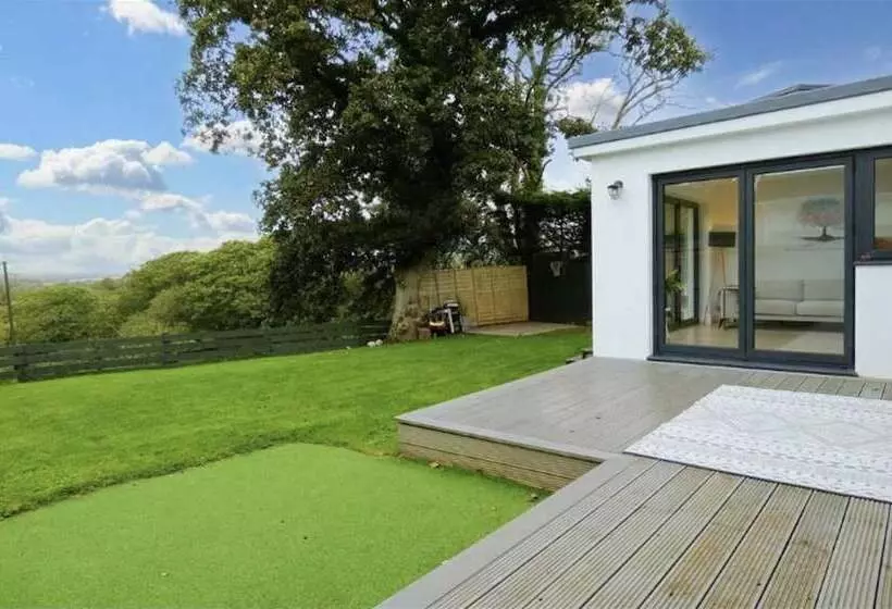 Residenssi Beautiful 4 Bed House With Countryside Views