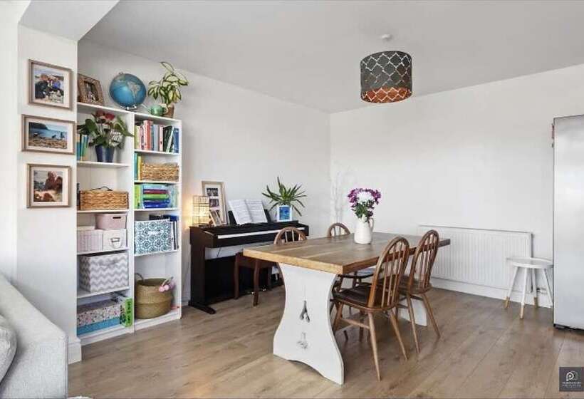 住所  Beautiful 4 Bed House With Countryside Views