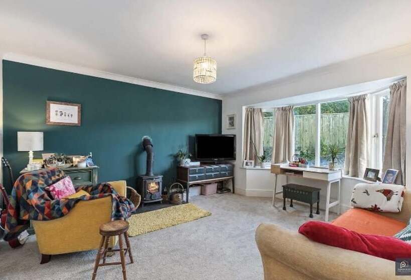 住所  Beautiful 4 Bed House With Countryside Views