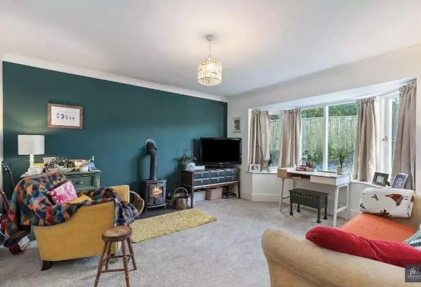 Residenssi Beautiful 4 Bed House With Countryside Views