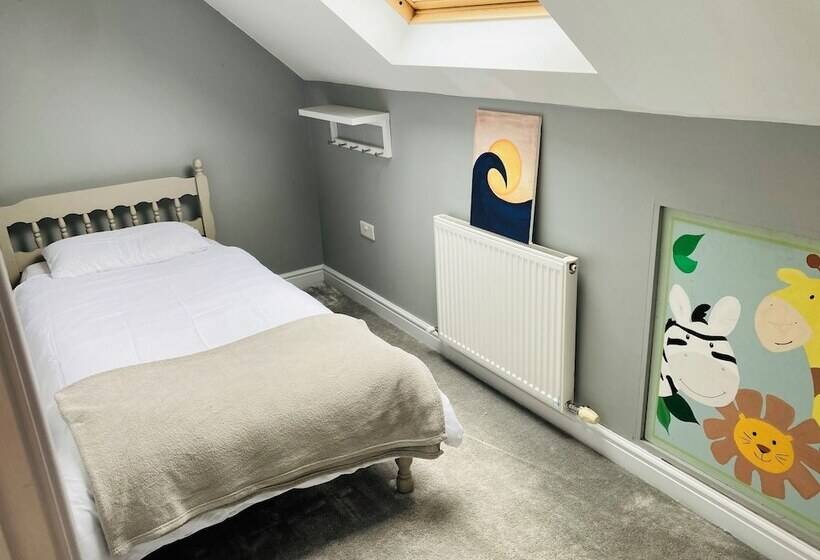 住所  Beautiful 4 Bed House With Countryside Views