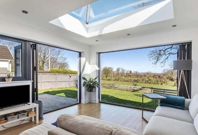 住所  Beautiful 4 Bed House With Countryside Views