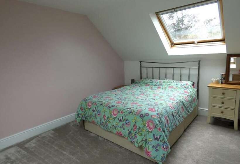 住所  Beautiful 4 Bed House With Countryside Views