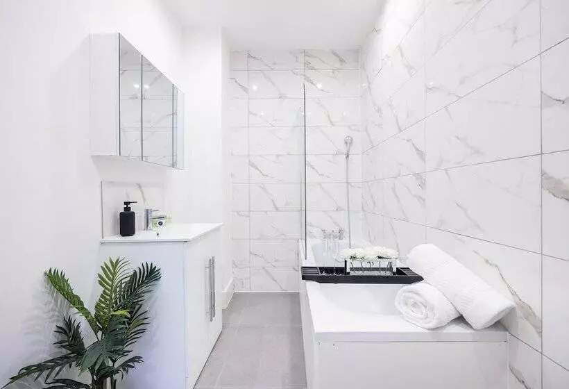 Stylish Block Of Apartments By Av Stays Croydon