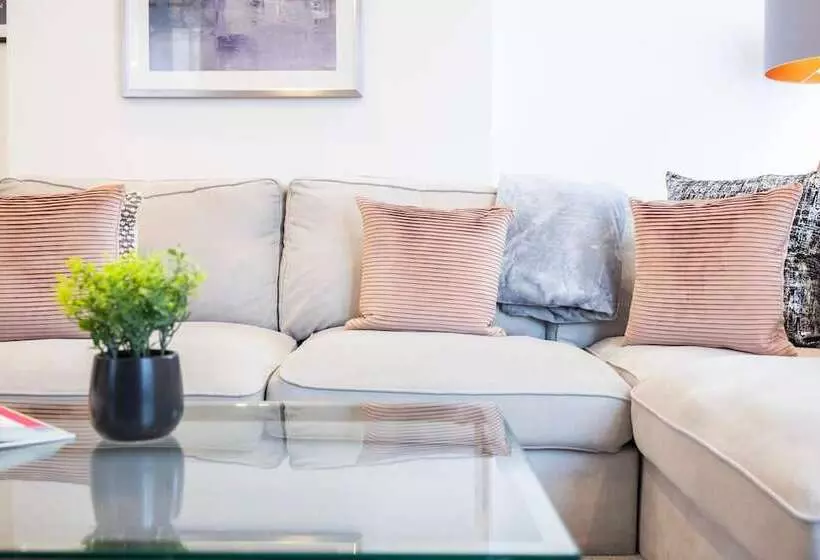 Stylish Block Of Apartments By Av Stays Croydon