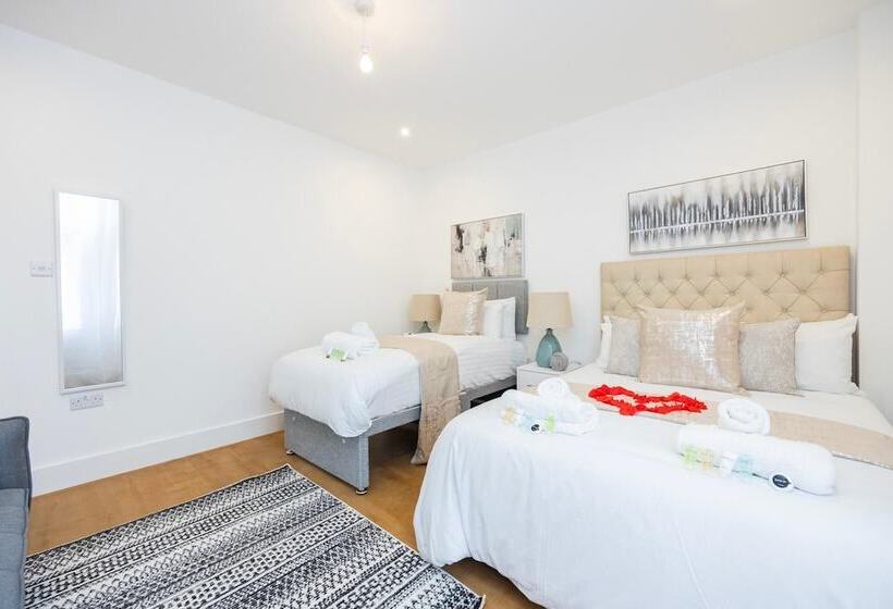 Stylish Block Of Apartments By Av Stays Croydon