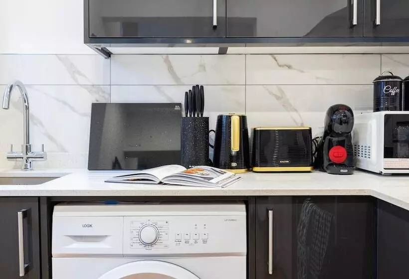 Stylish Block Of Apartments By Av Stays Croydon