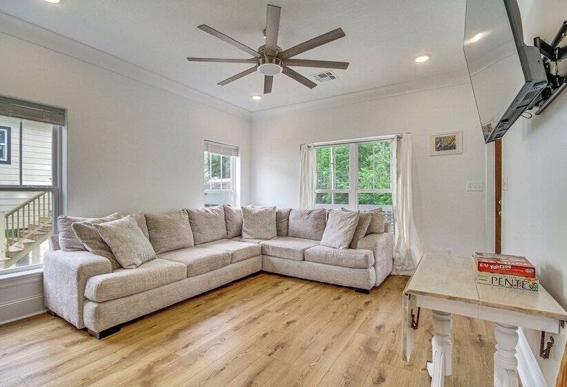 Bay St Louis Home W/ Deck, Near Hollywood Casino!