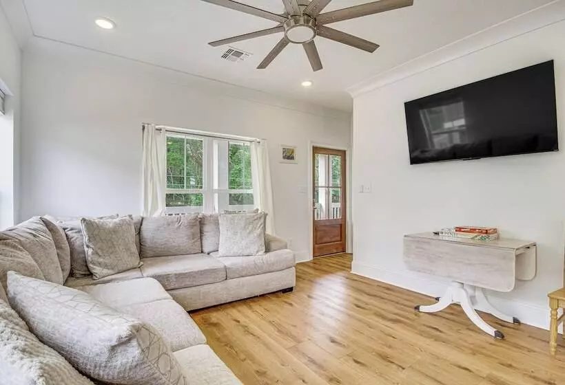 Bay St Louis Home W/ Deck, Near Hollywood Casino!