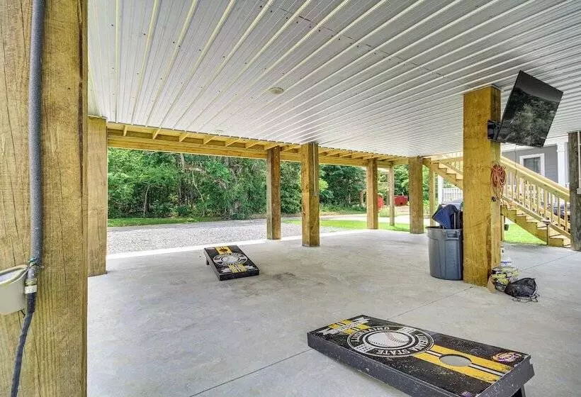 Bay St Louis Home W/ Deck, Near Hollywood Casino!