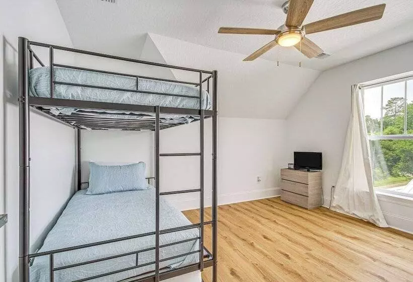 Bay St Louis Home W/ Deck, Near Hollywood Casino!