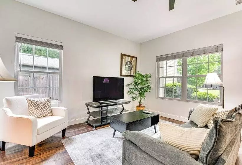 Canton Home W/ Fenced Yard: 6 Mi To Lake Allatoona