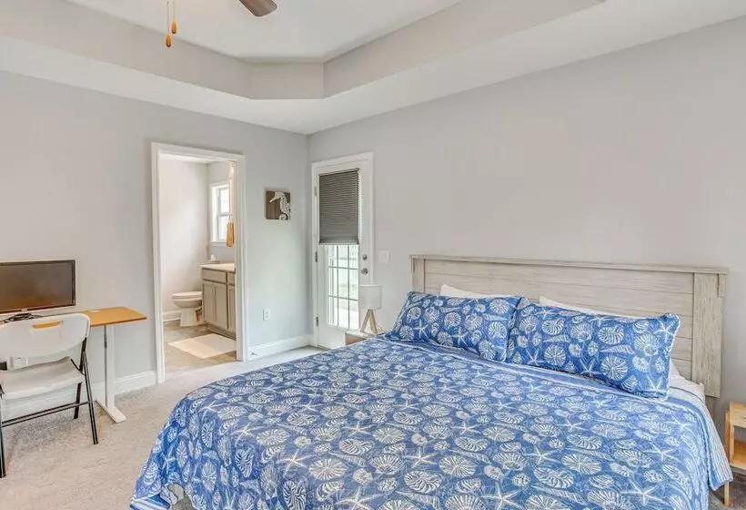 Charming Oak Island Beach House W/ Fire Pit & Yard