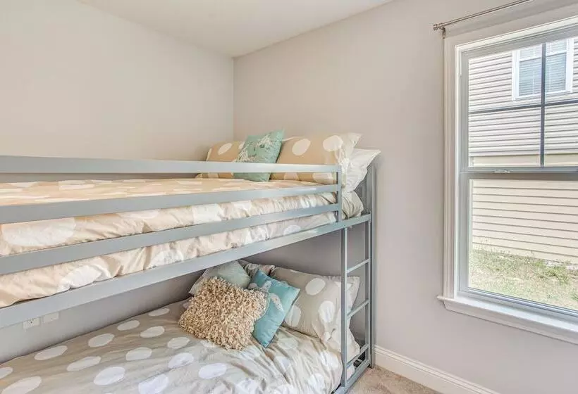 Charming Oak Island Beach House W/ Fire Pit & Yard