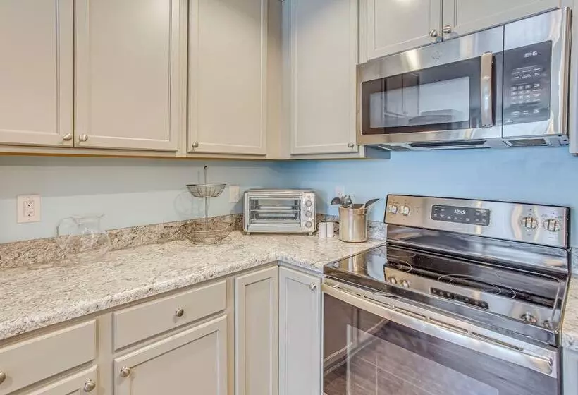 Charming Oak Island Beach House W/ Fire Pit & Yard