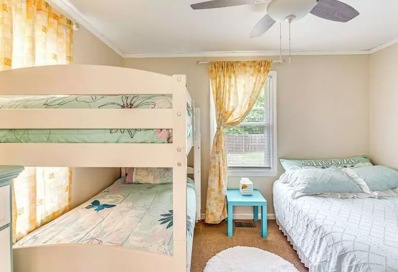 Charming Shallotte Home ~ 4 Mi To Ocean Isle Beach