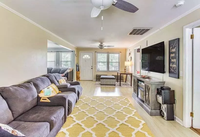 Charming Shallotte Home ~ 4 Mi To Ocean Isle Beach